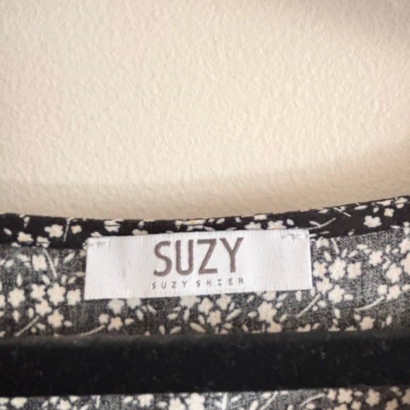 black dressed with white floral pattern - Picture 2 of 2